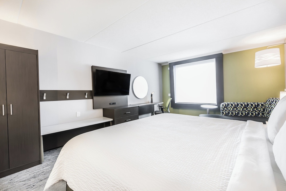 holiday inn express and suites toronto airport sou