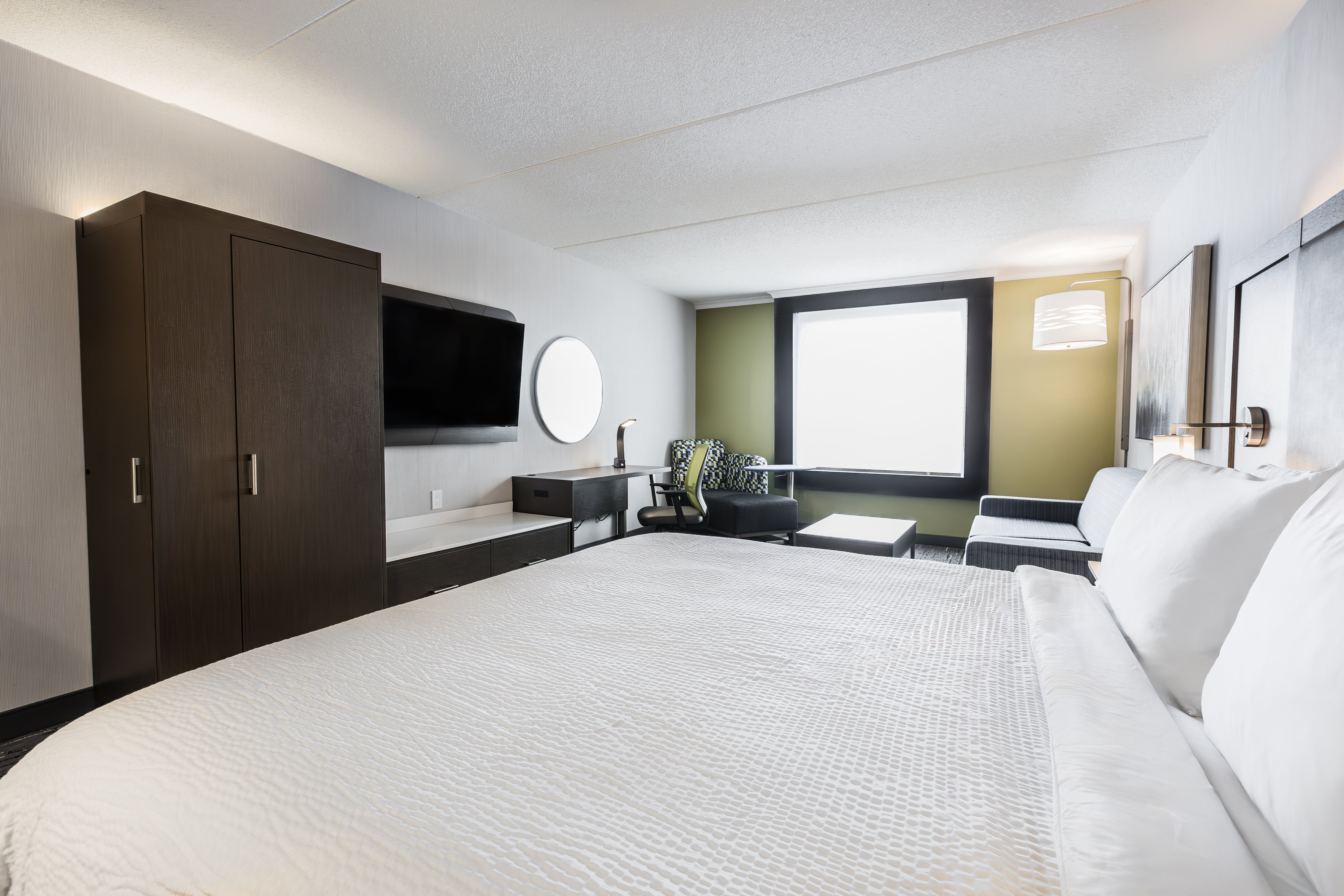 holiday inn express and suites toronto airport sou