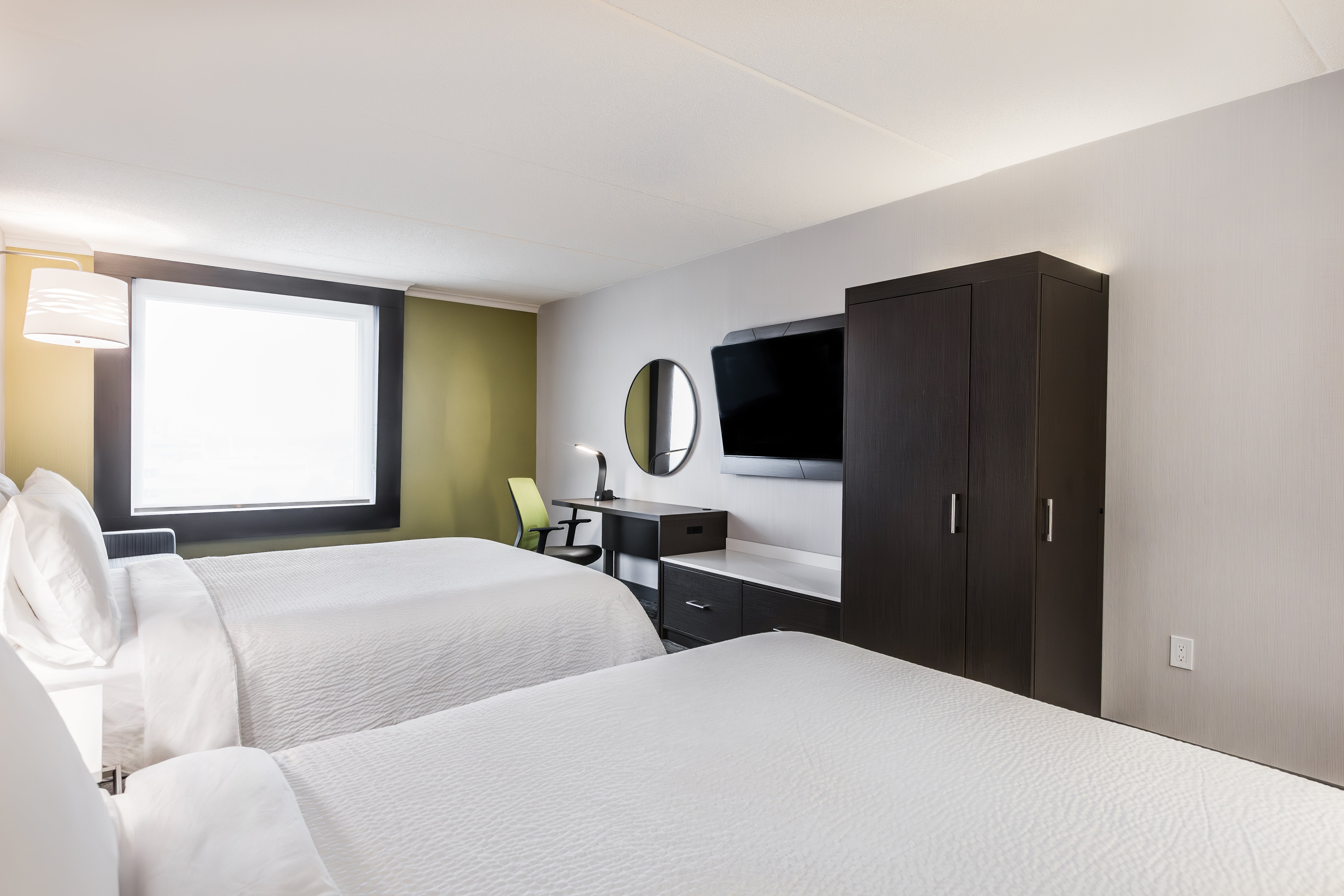holiday inn express and suites toronto airport sou