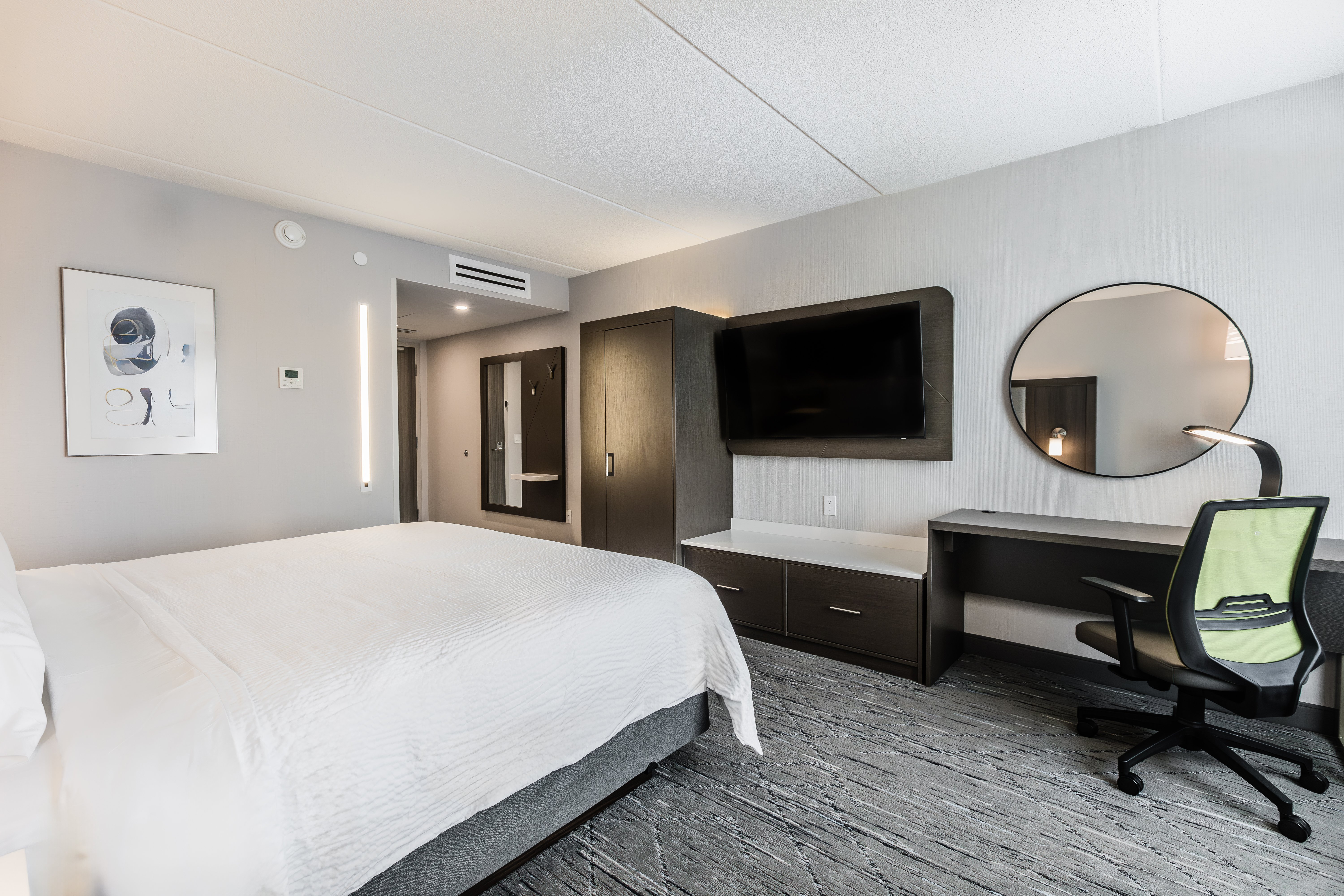 holiday inn express and suites toronto airport sou