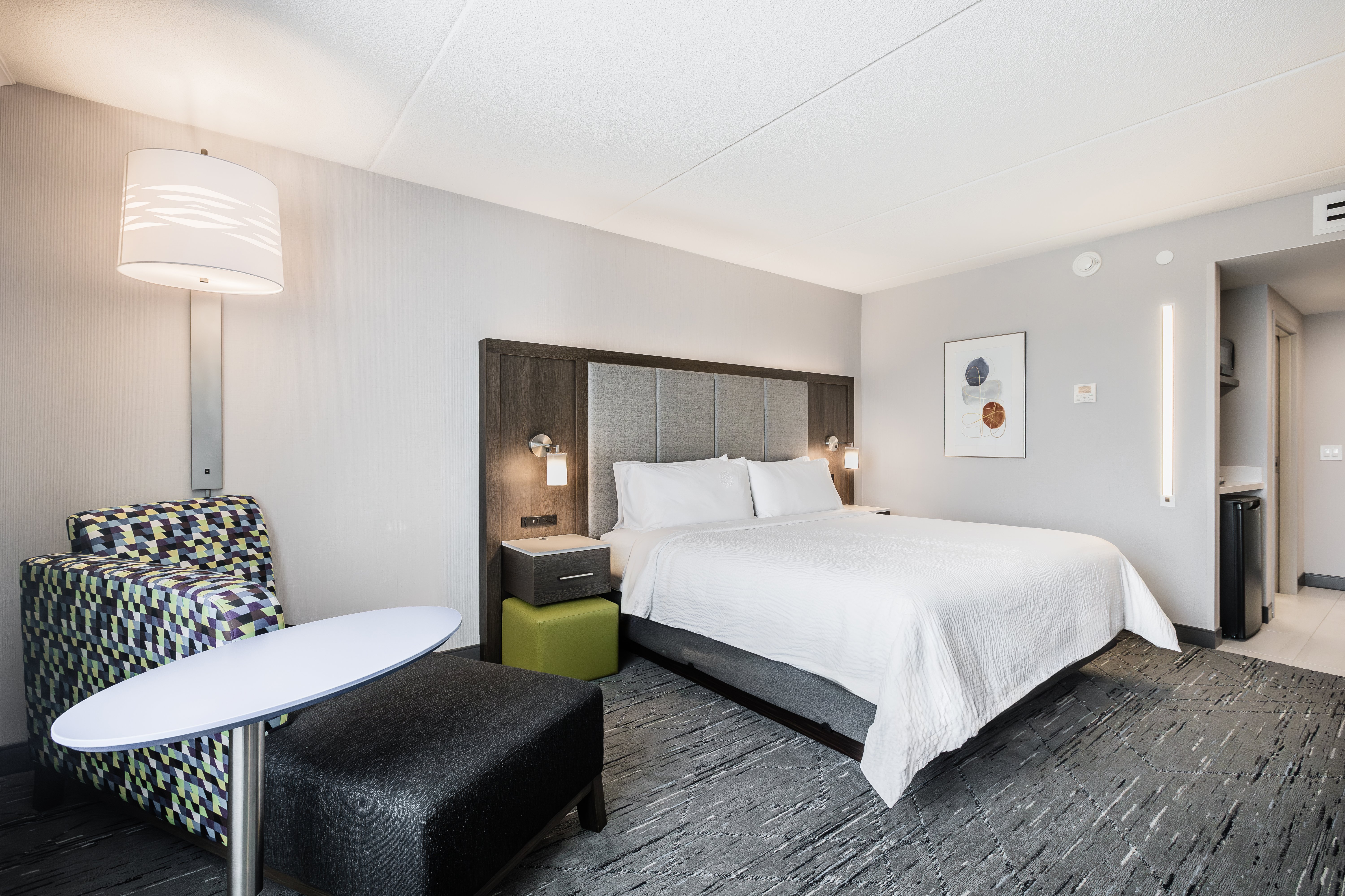 holiday inn express and suites toronto airport sou