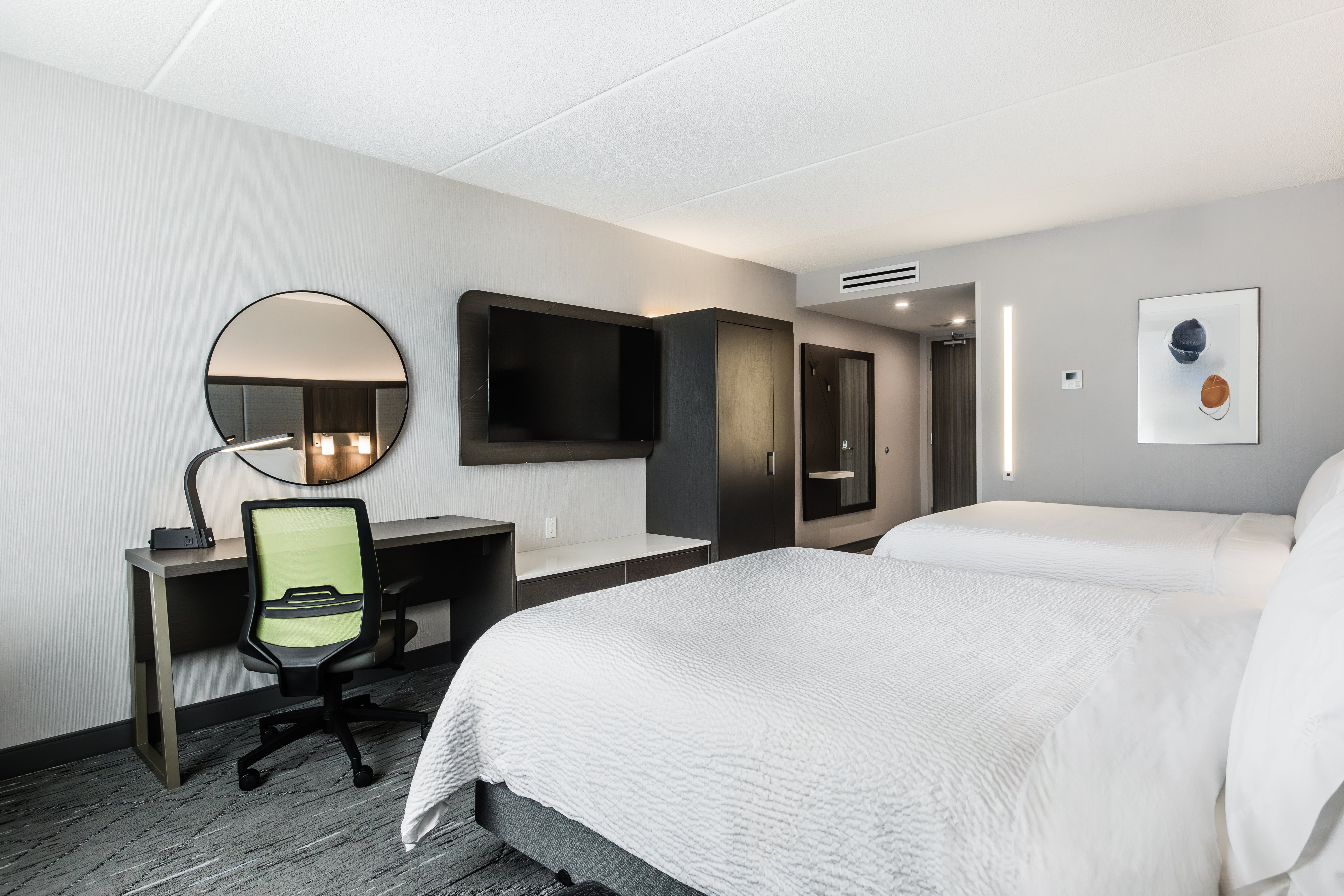 holiday inn express and suites toronto airport sou