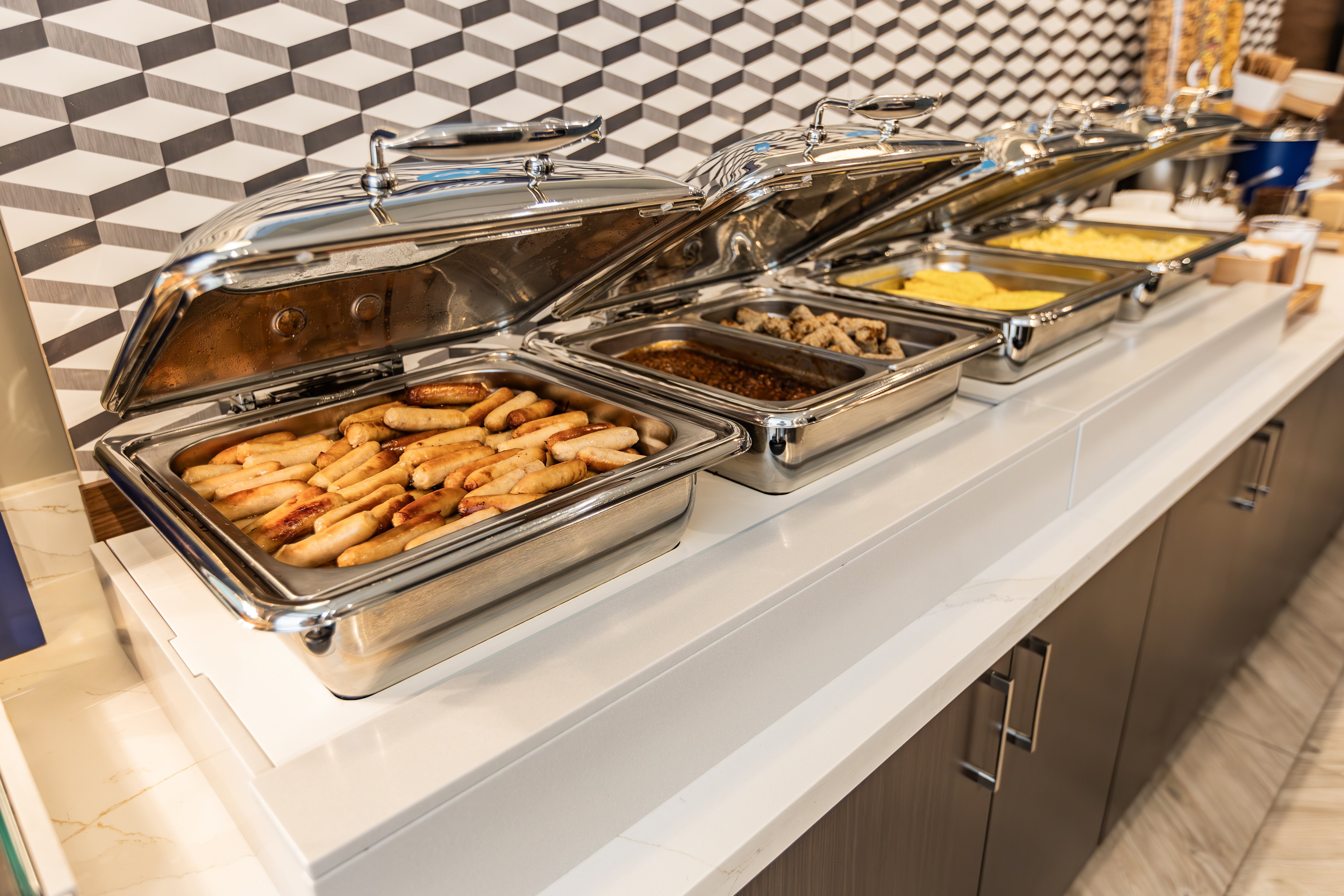holiday inn express and suites toronto airport sou