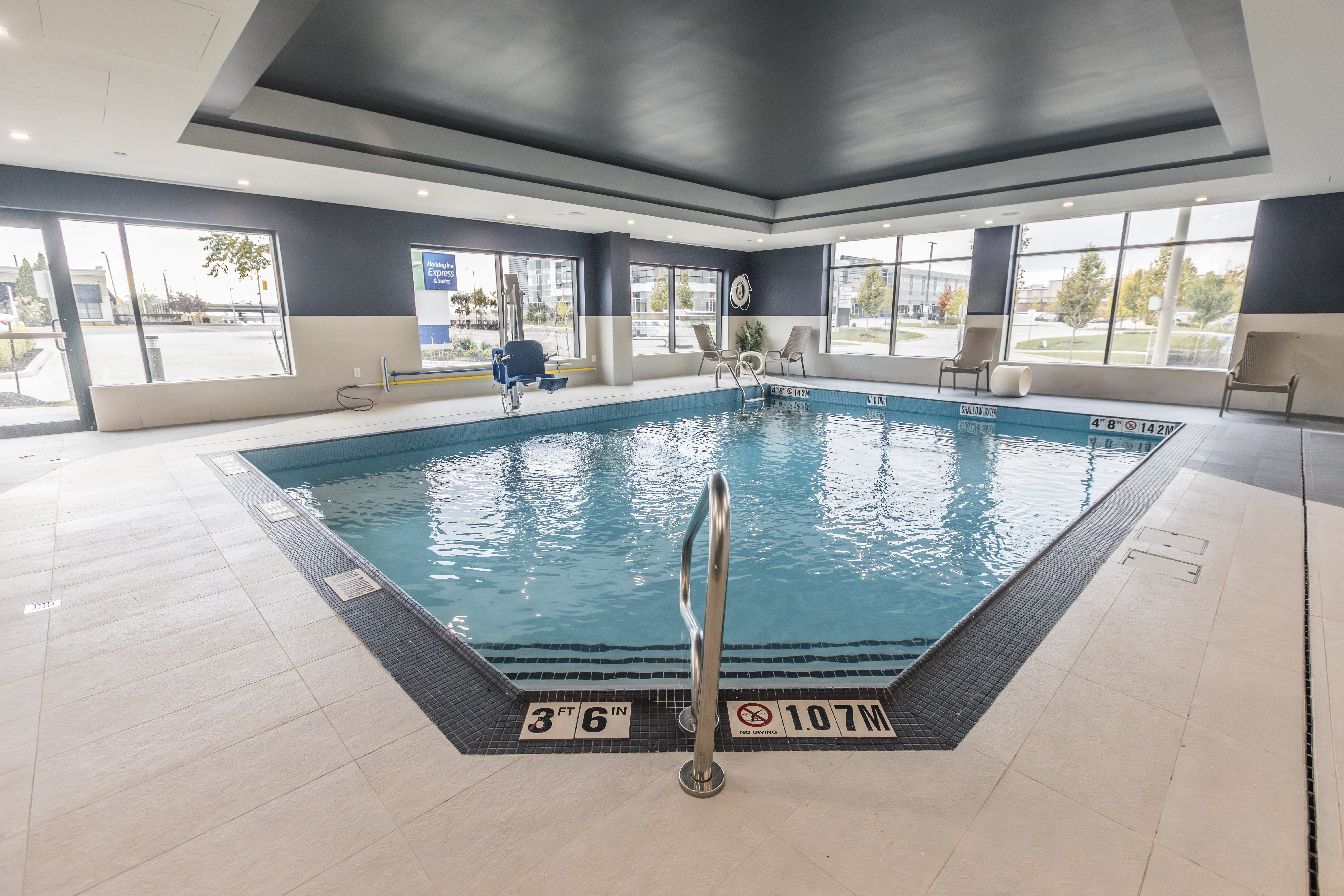 holiday inn express and suites toronto airport sou