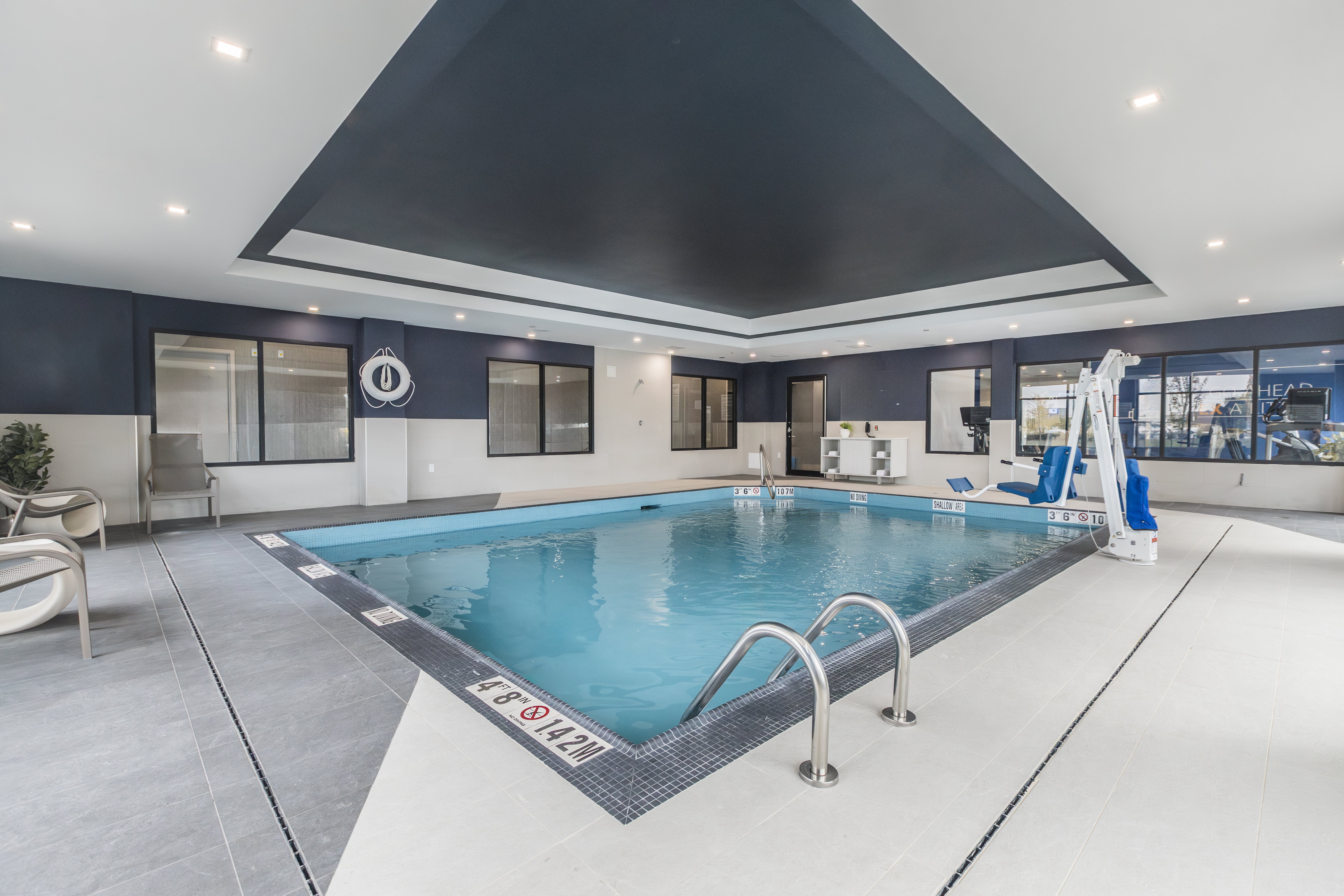 holiday inn express and suites toronto airport sou