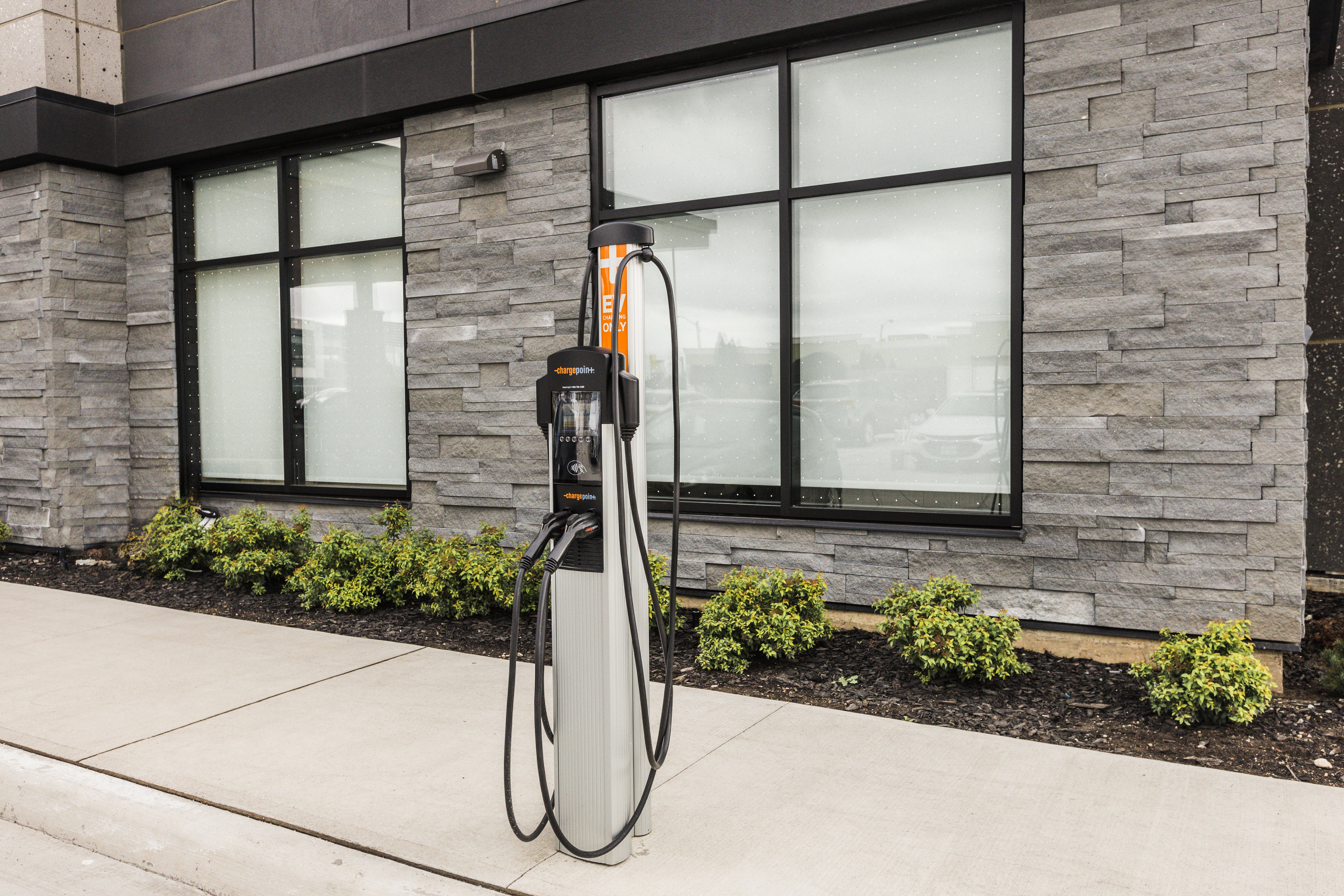 holiday inn express and suites toronto airport sou