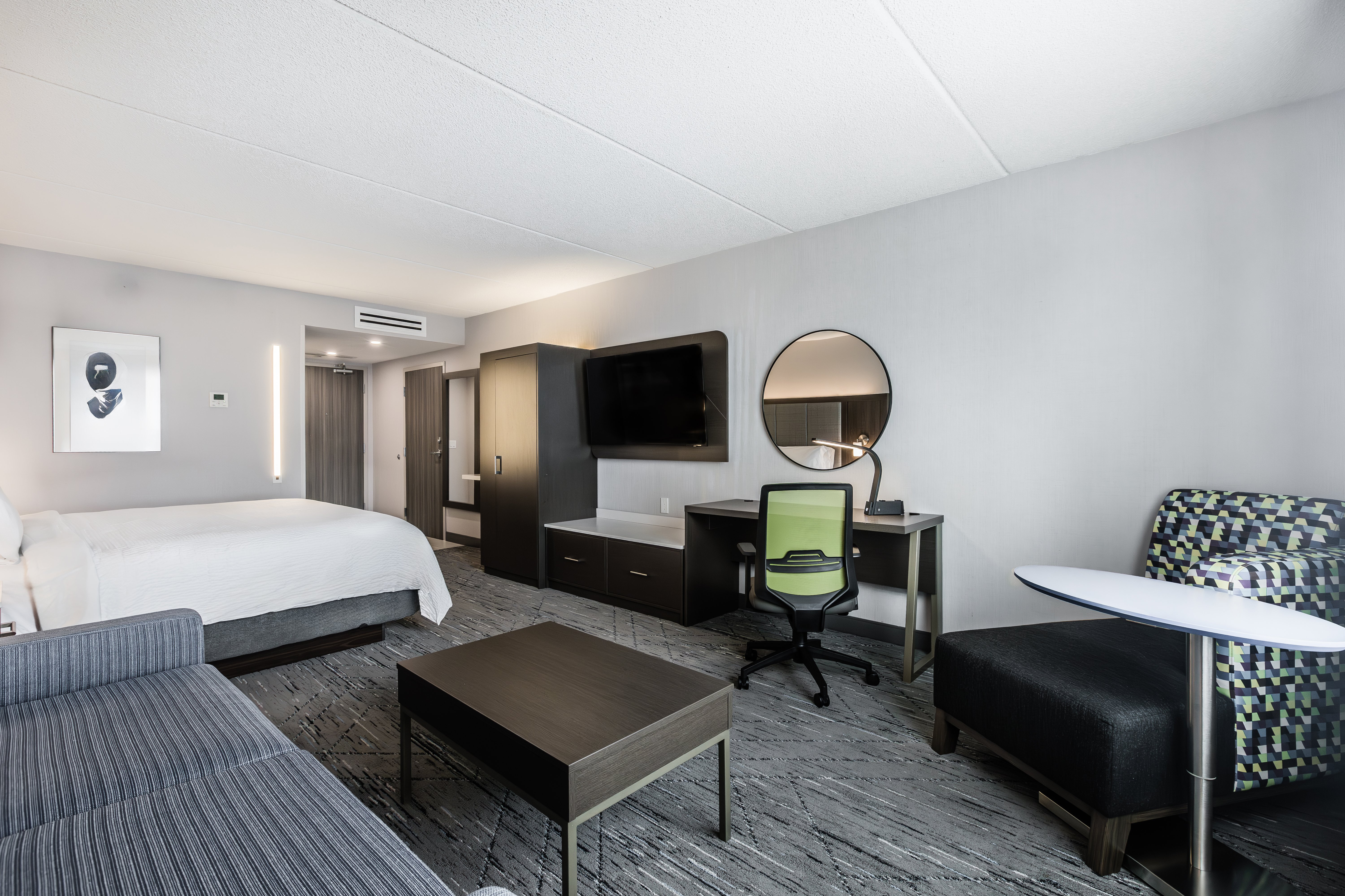 holiday inn express and suites toronto airport sou