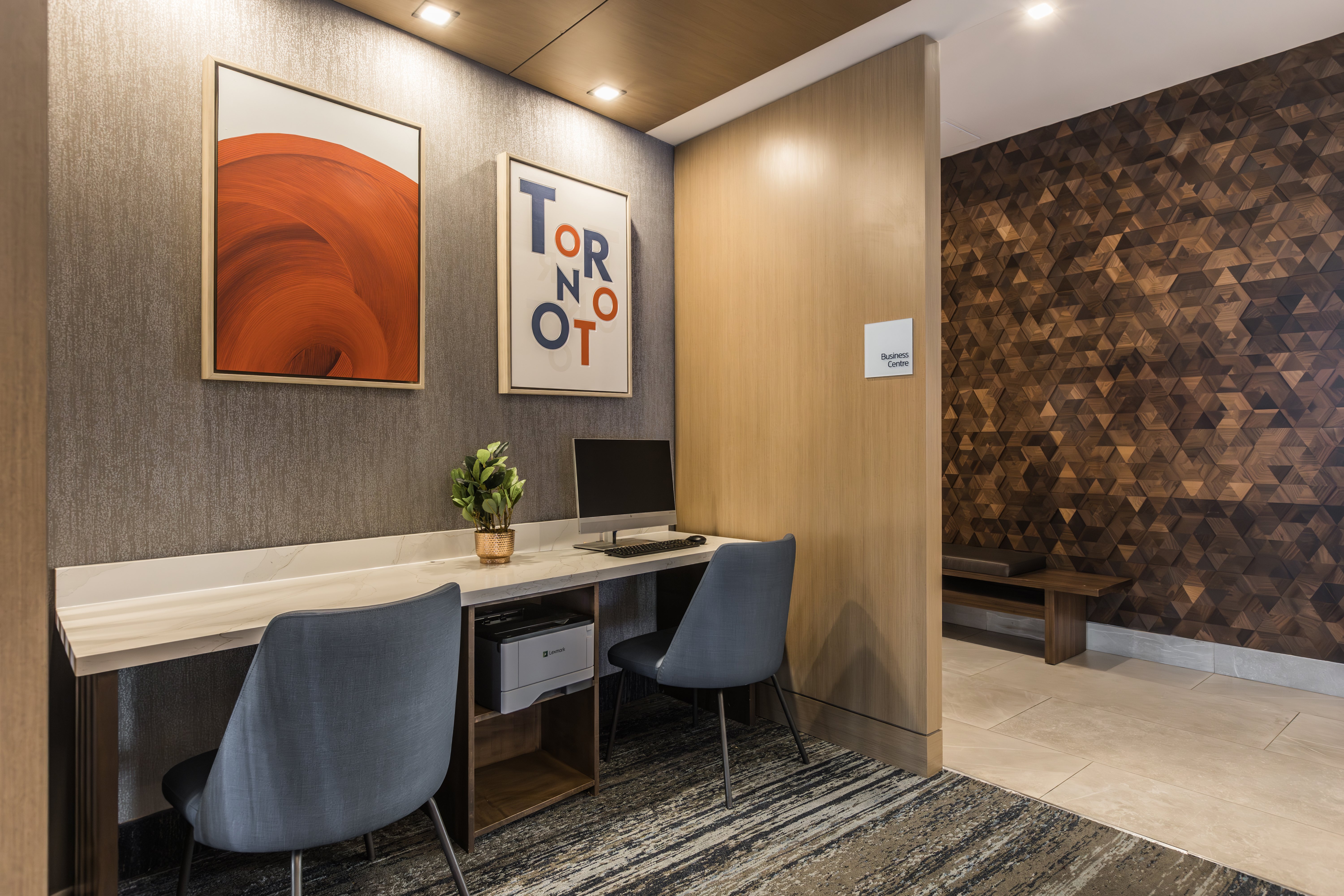 holiday inn express and suites toronto airport sou