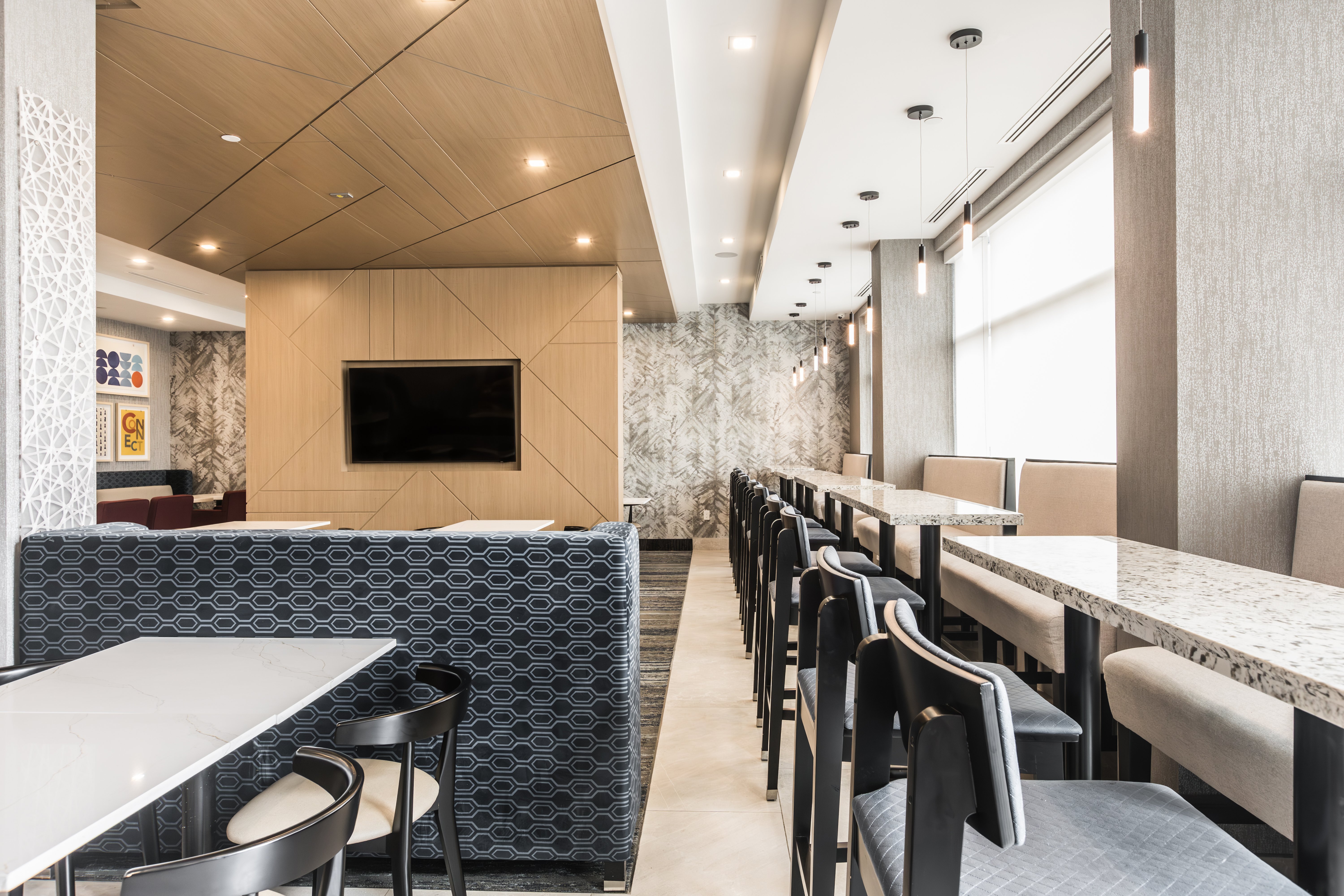 holiday inn express and suites toronto airport sou