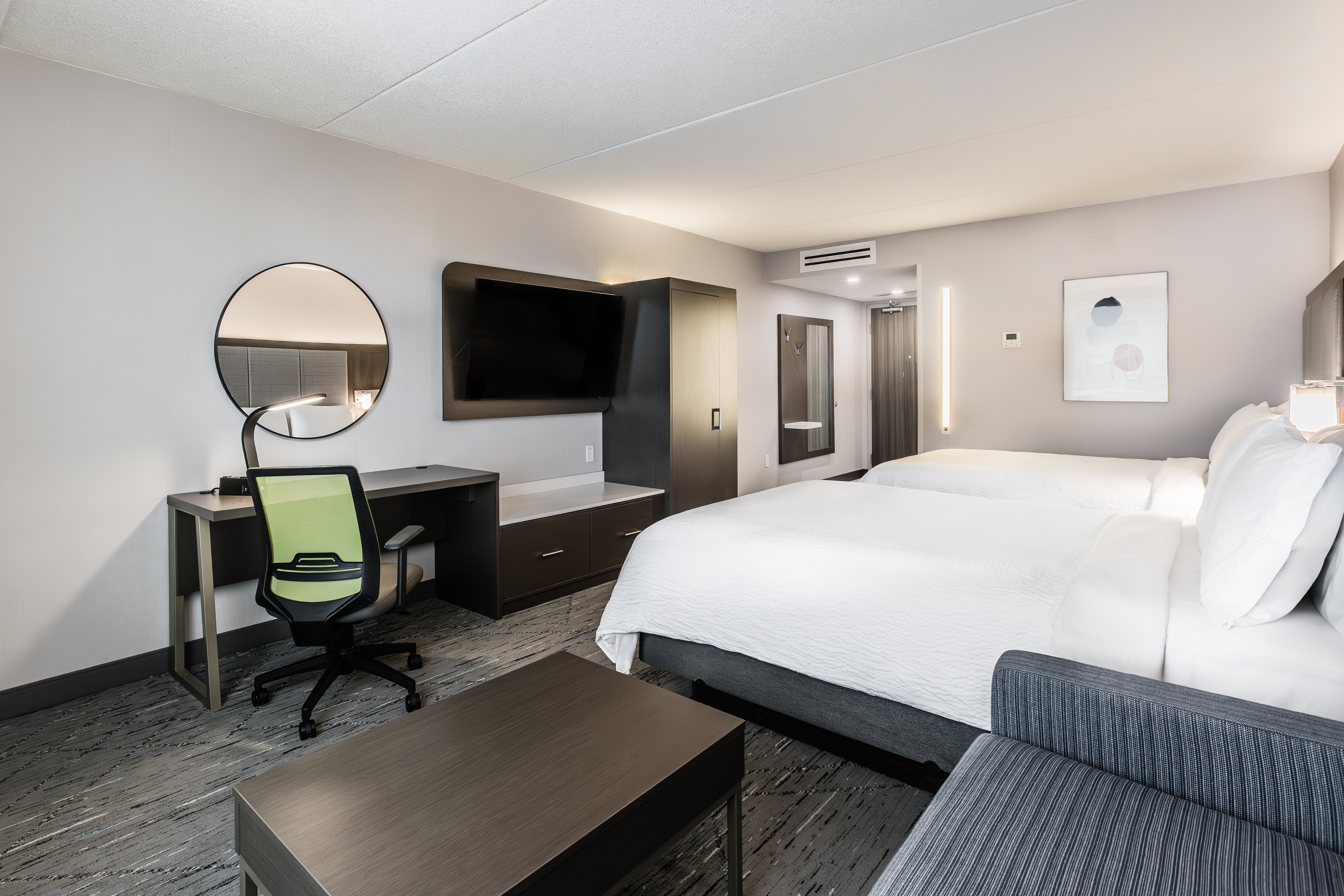 holiday inn express and suites toronto airport sou