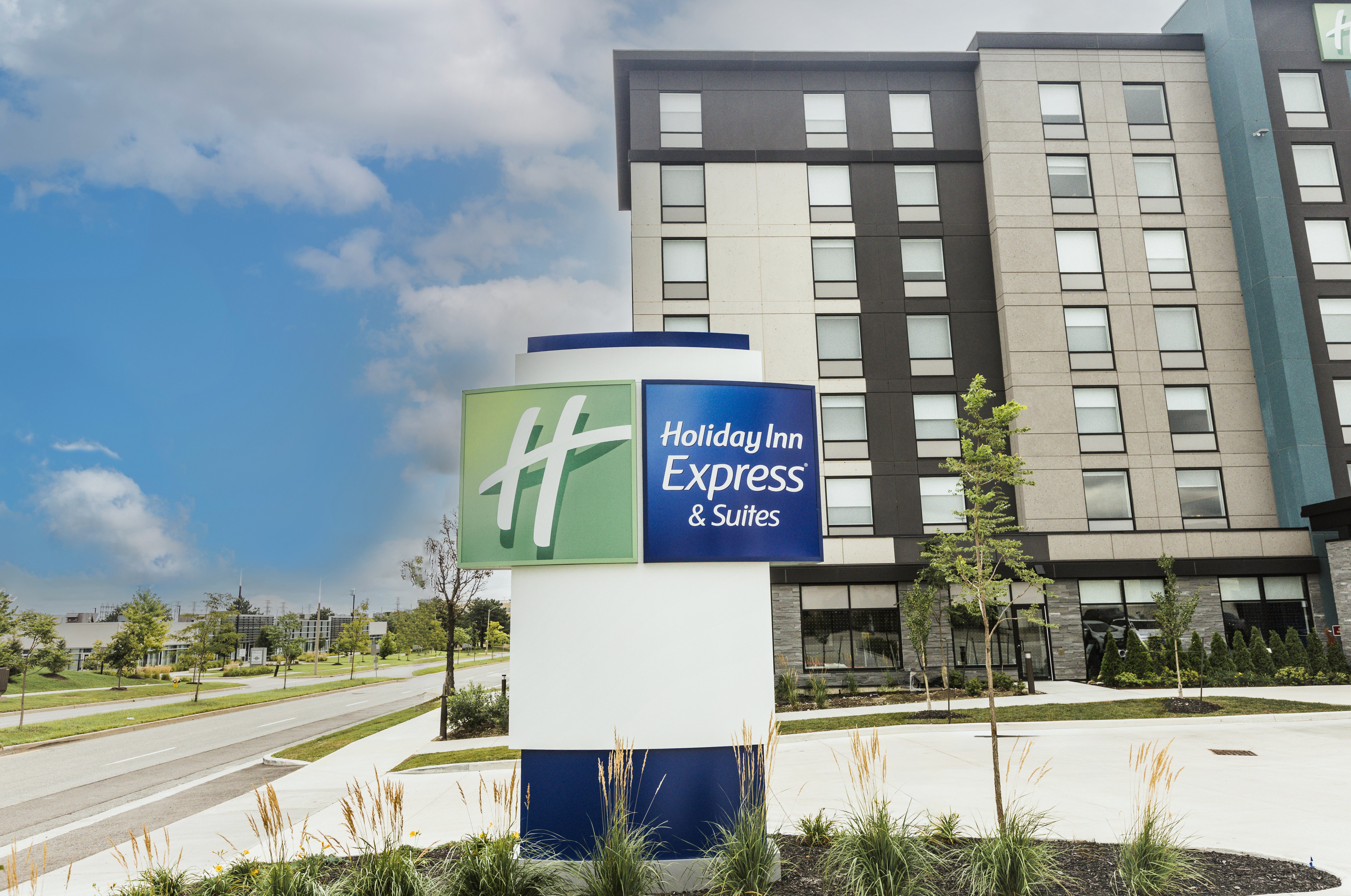 holiday inn express and suites toronto airport sou