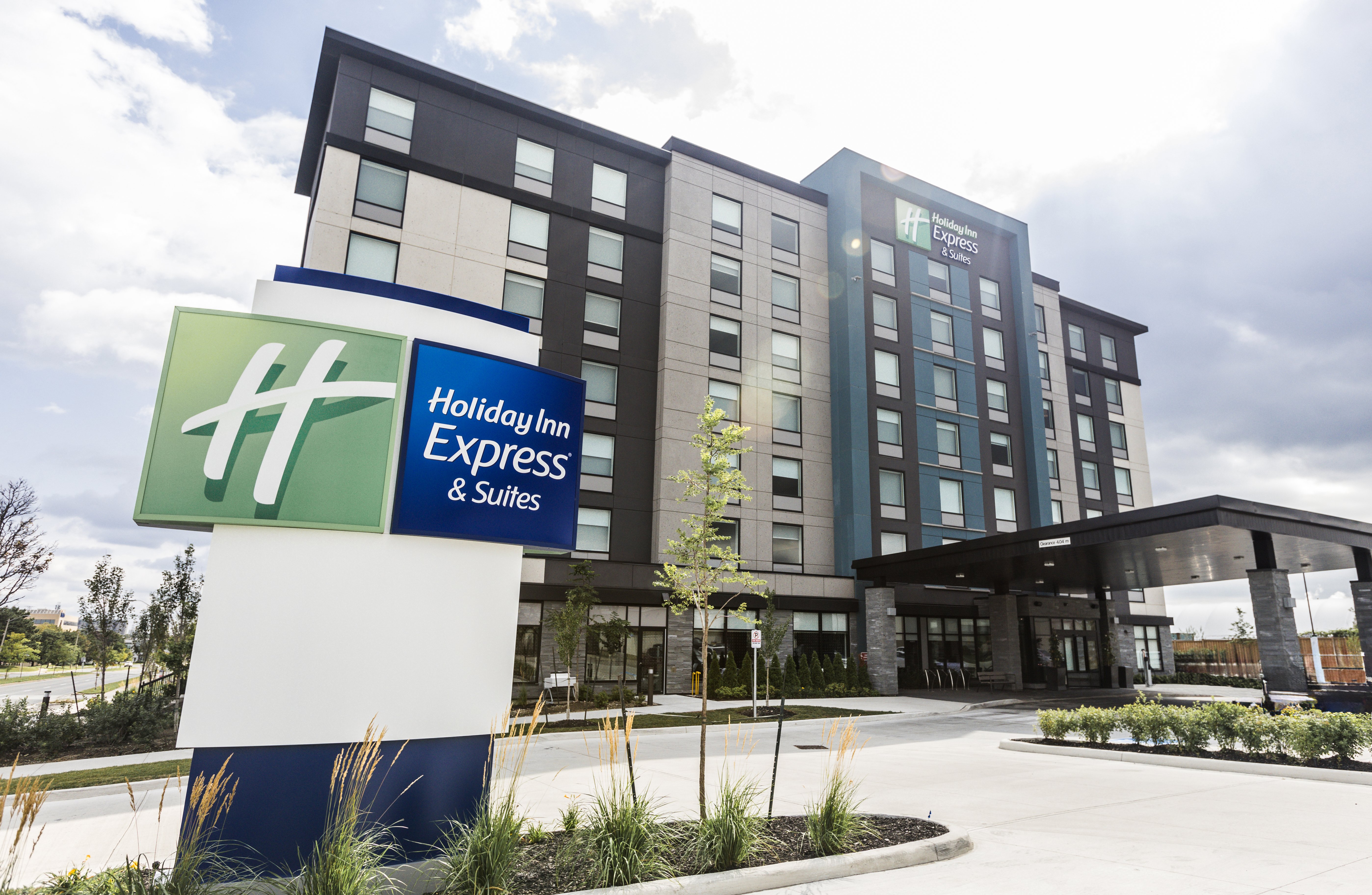 holiday inn express and suites toronto airport sou