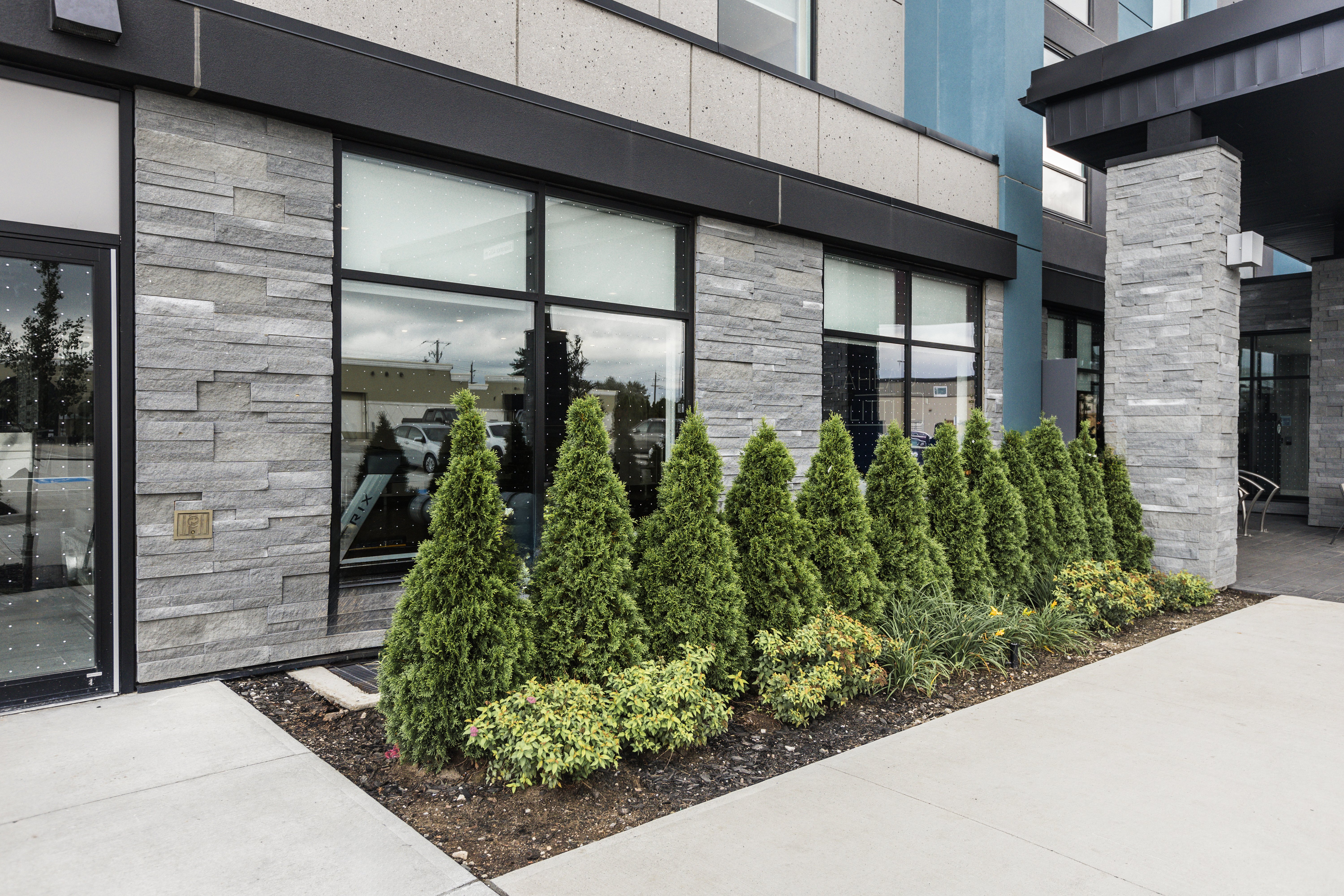 holiday inn express and suites toronto airport sou