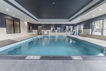 Holiday Inn Express And Suites Toronto Airport Sou,,2.5 star