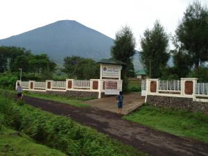 lembah rinjani villa and resto