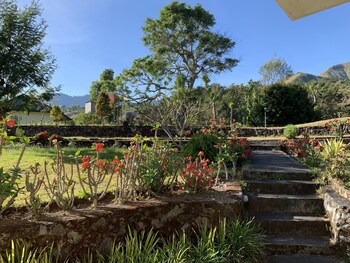 lembah rinjani villa and resto