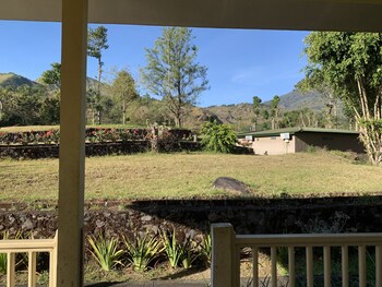 lembah rinjani villa and resto