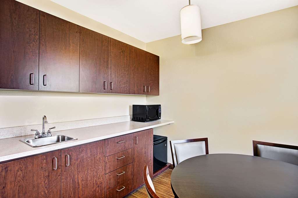 super 8 by wyndham lachenaie terrebonne