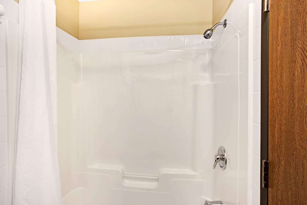 super 8 by wyndham lachenaie terrebonne