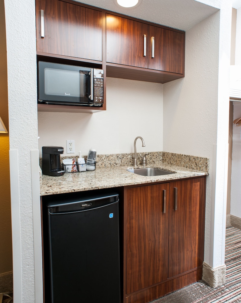 northfield inn suites and conference center