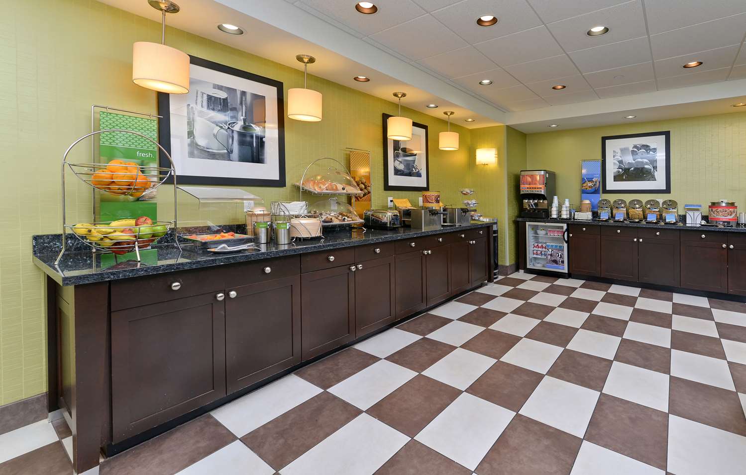 hampton inn iowa city university area