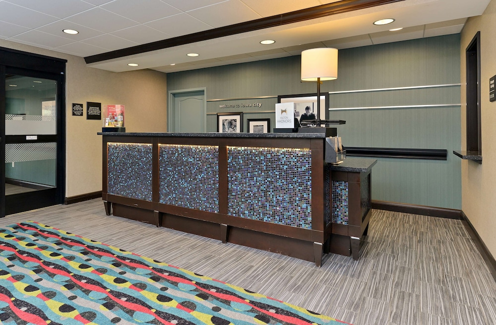 hampton inn iowa city university area