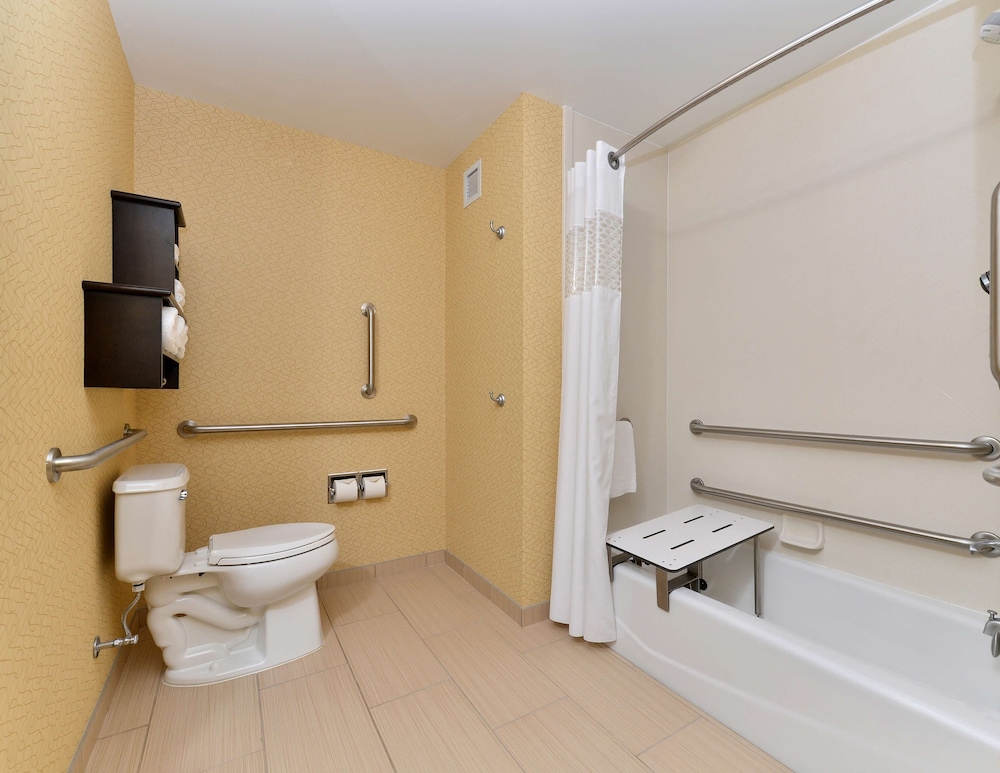 hampton inn iowa city university area