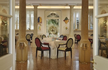 byblos art hotel villa amista