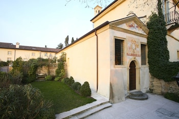 byblos art hotel villa amista