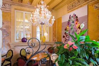 byblos art hotel villa amista