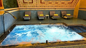 byblos art hotel villa amista