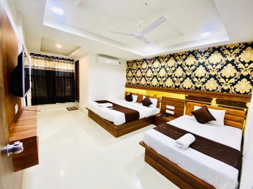 Hotel Paradise,Naroda>>Ahmedabad,3 star