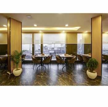 hotel prithvi palace