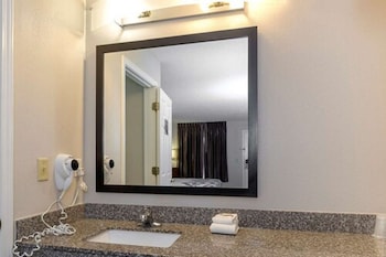 econo lodge defuniak springs i 10