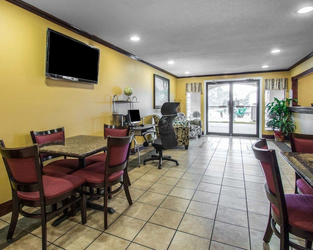 econo lodge defuniak springs i 10