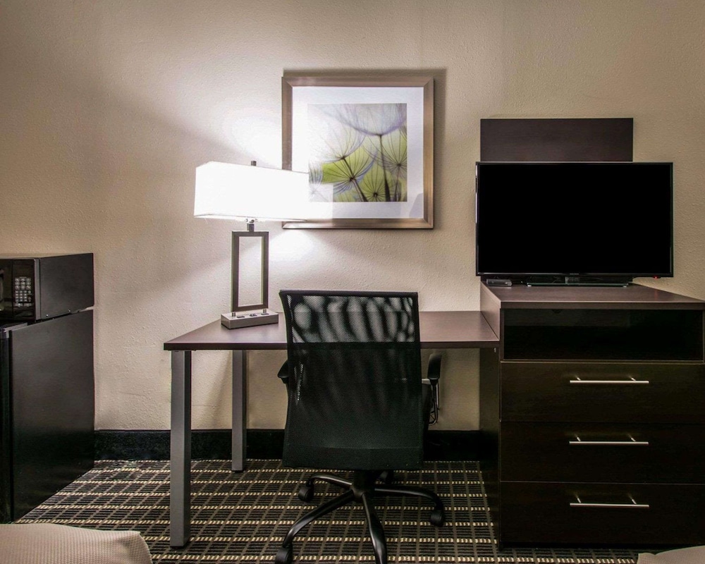 econo lodge defuniak springs i 10