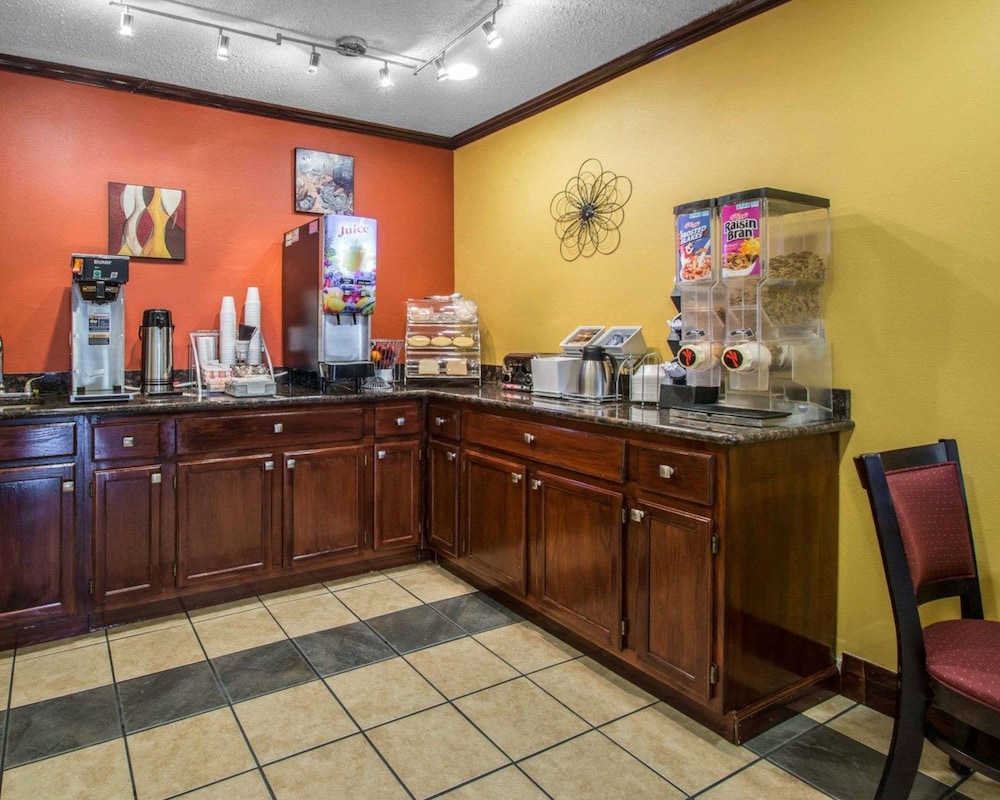 econo lodge defuniak springs i 10