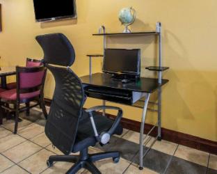 econo lodge defuniak springs i 10