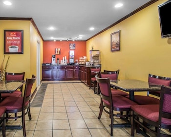 econo lodge defuniak springs i 10