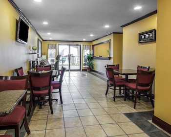econo lodge defuniak springs i 10