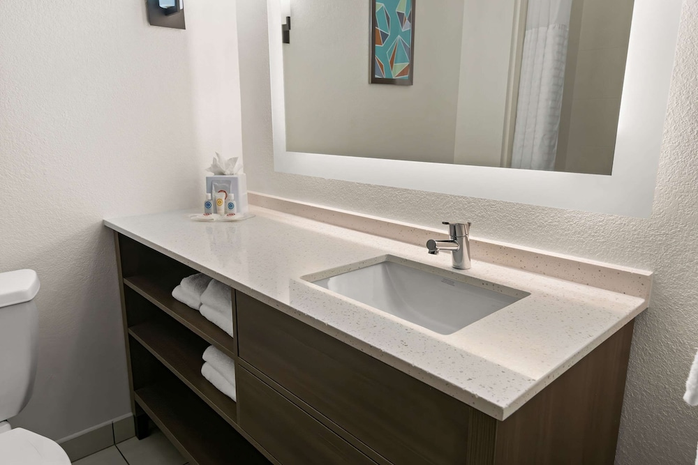comfort suites granbury