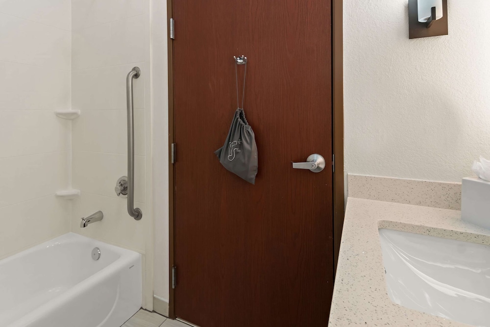 comfort suites granbury