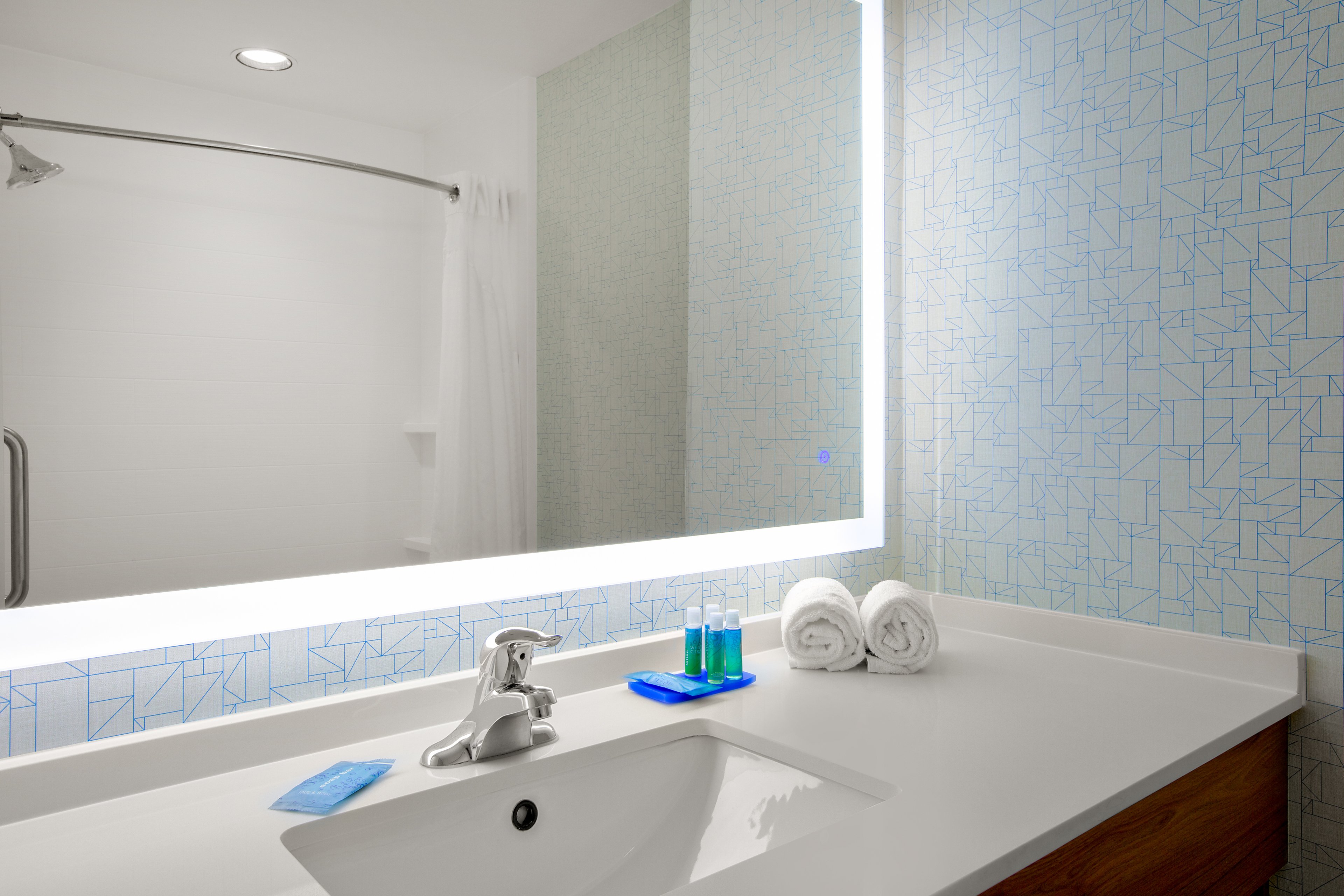 holiday inn express and suites ontario by ihg