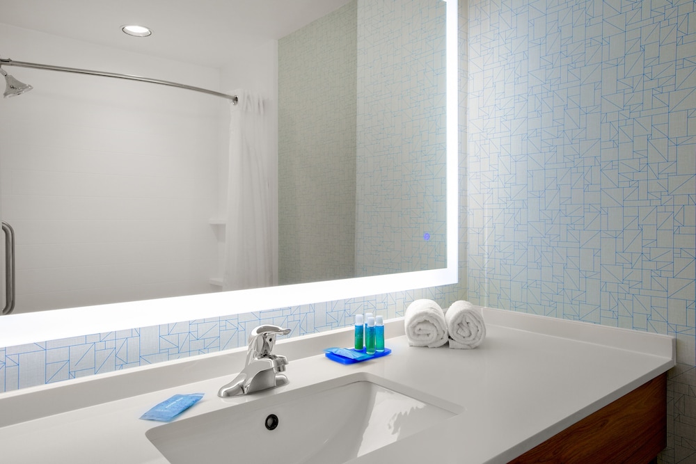 holiday inn express and suites ontario by ihg
