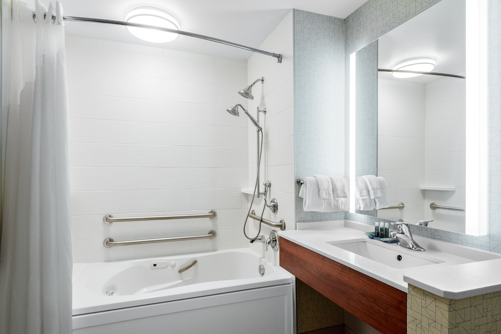 holiday inn express and suites ontario by ihg