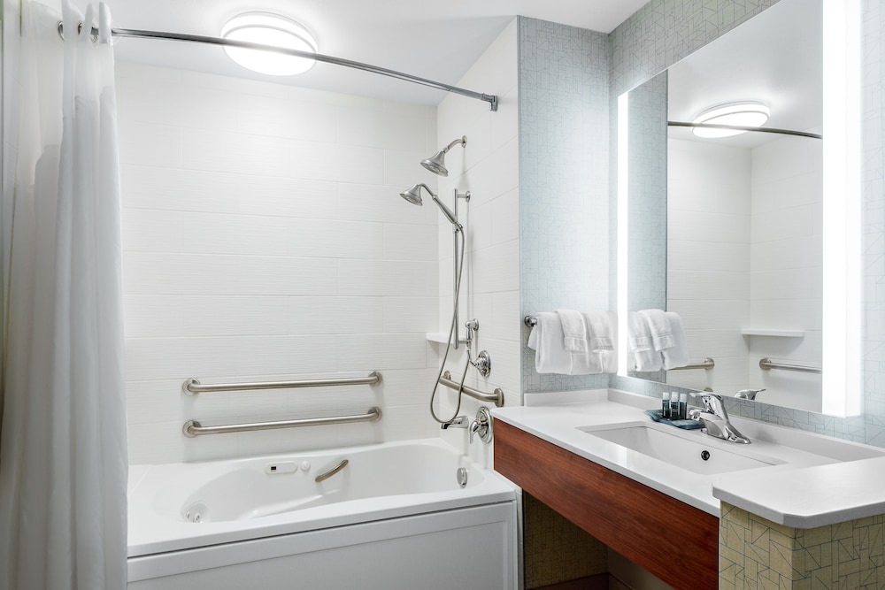 holiday inn express and suites ontario by ihg