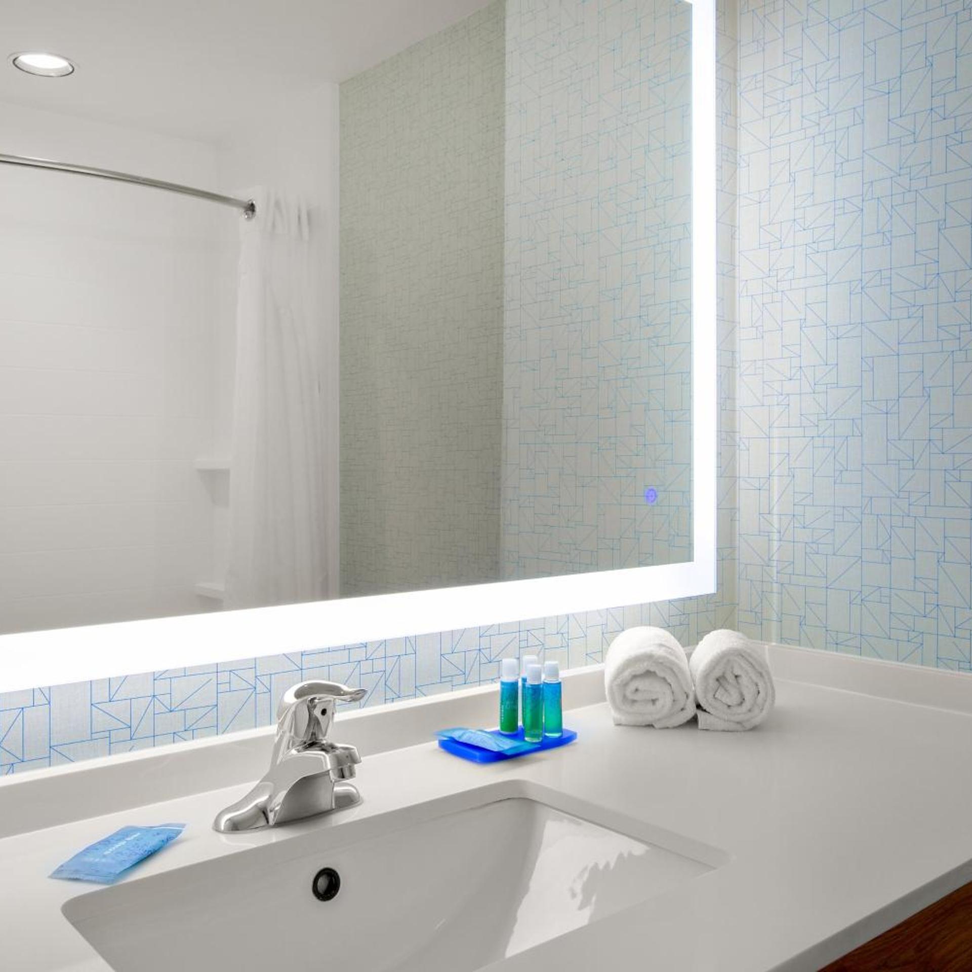 holiday inn express and suites ontario by ihg