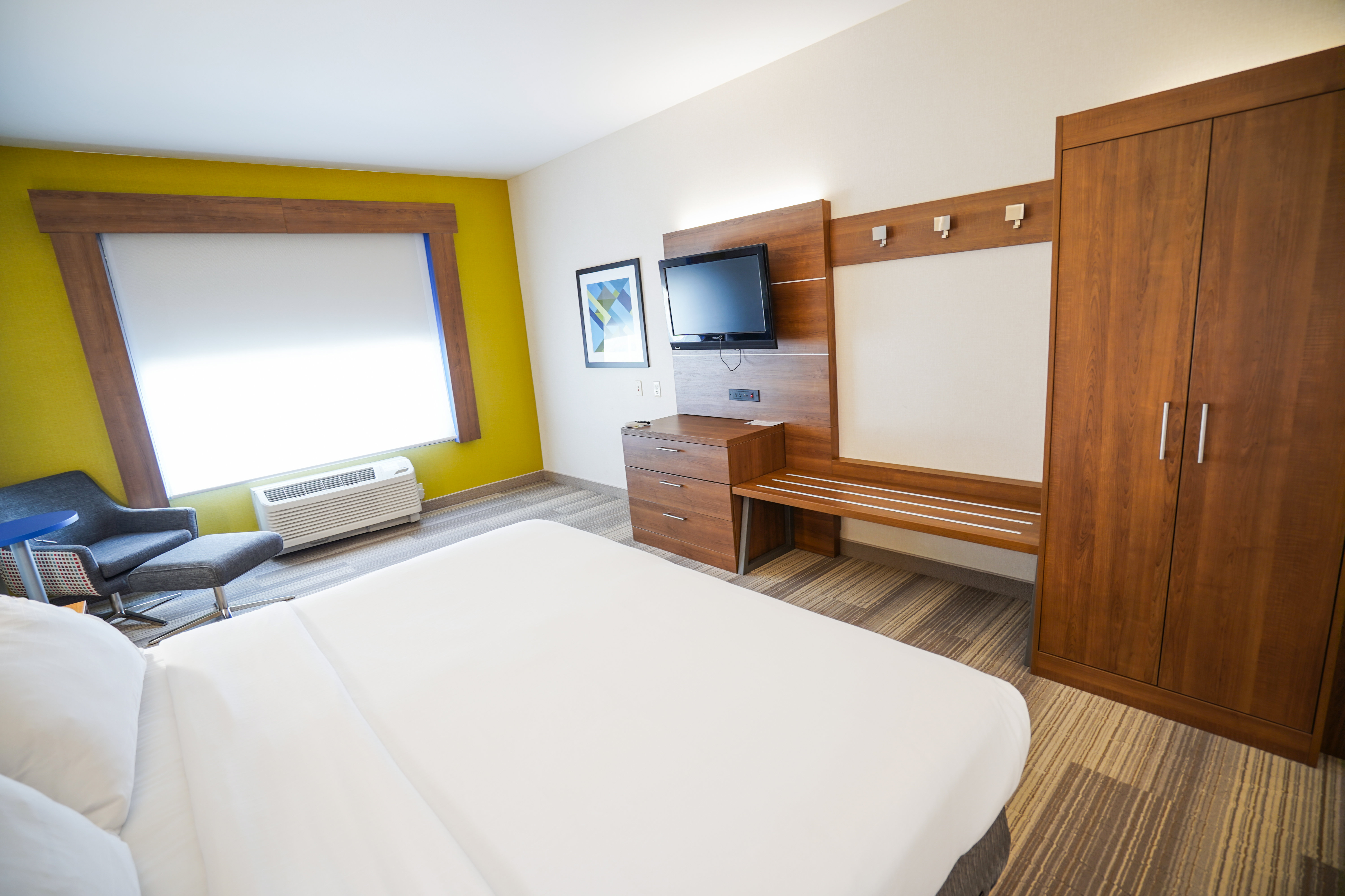 holiday inn express and suites ontario by ihg