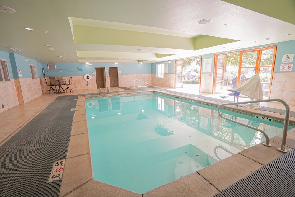 holiday inn express and suites ontario by ihg
