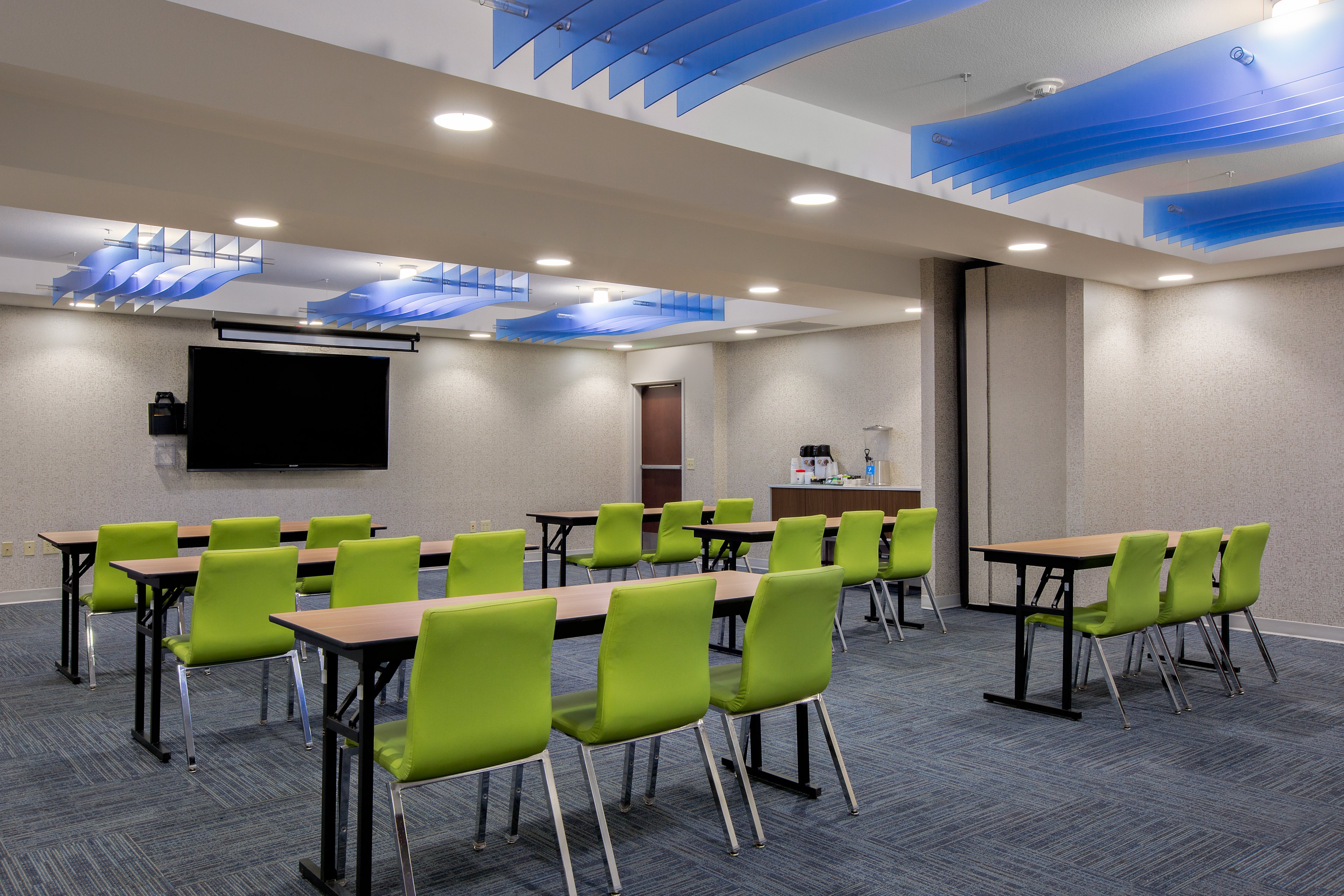 holiday inn express and suites ontario by ihg